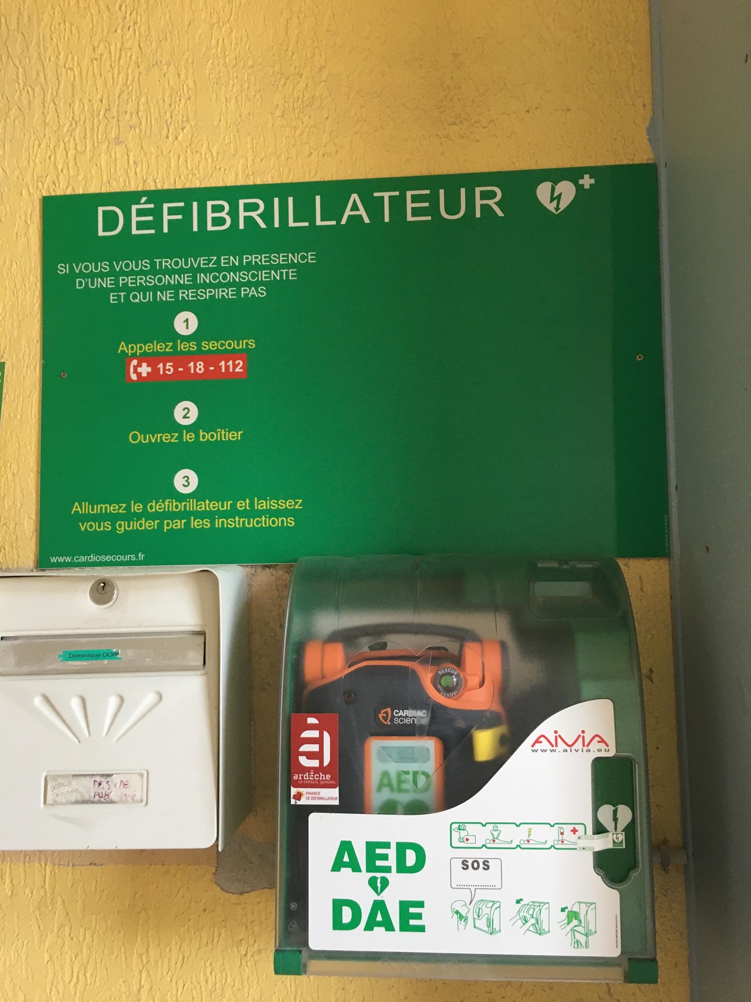 defibrillateur 4